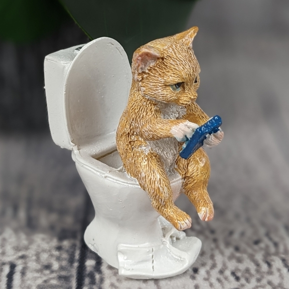 Orange ginger cat using phone while sitting on a toilet, feline statue figurine - Picture 5 of 9